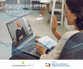 Opiskelija seuraa läppäriltä verkkoluentoa.